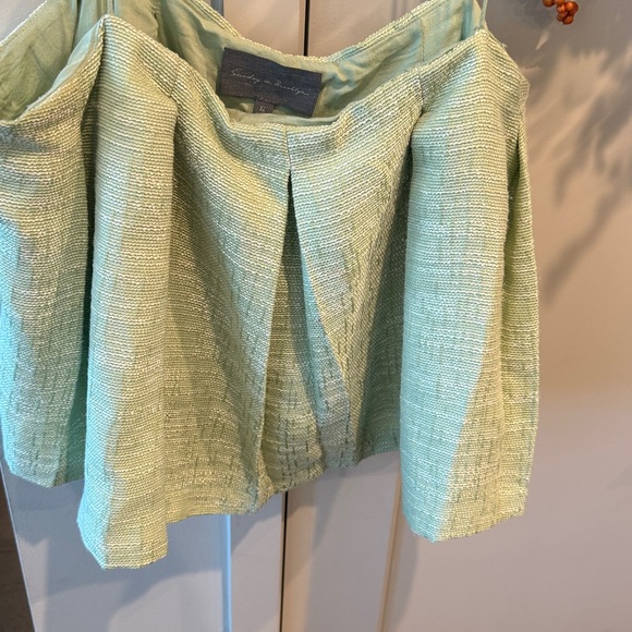 Sunday in Brooklyn Light Green cropped linen top - Picture 2 of 4